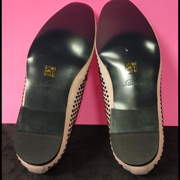 MEN'S AMALI VELVET EMBELLISHED LOAFER DRESS SHOE - Picture 5 of 7